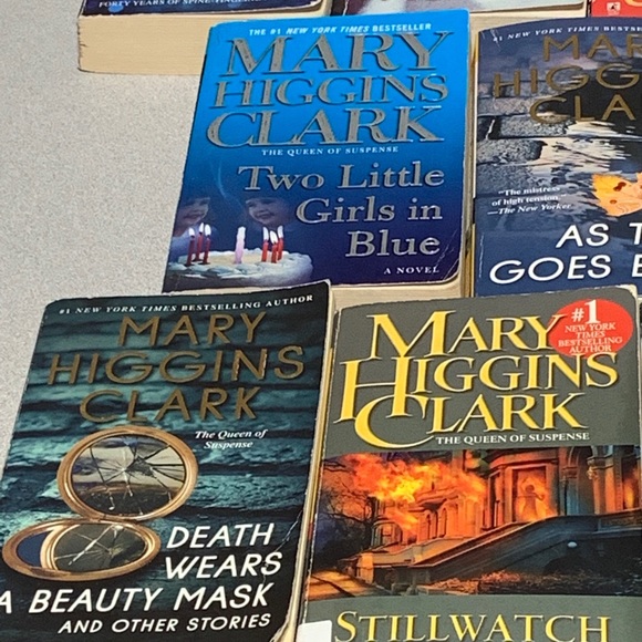 Mary Higgins Clark | Other | Mary Higgins Clark Books Set Of 1 Books ...